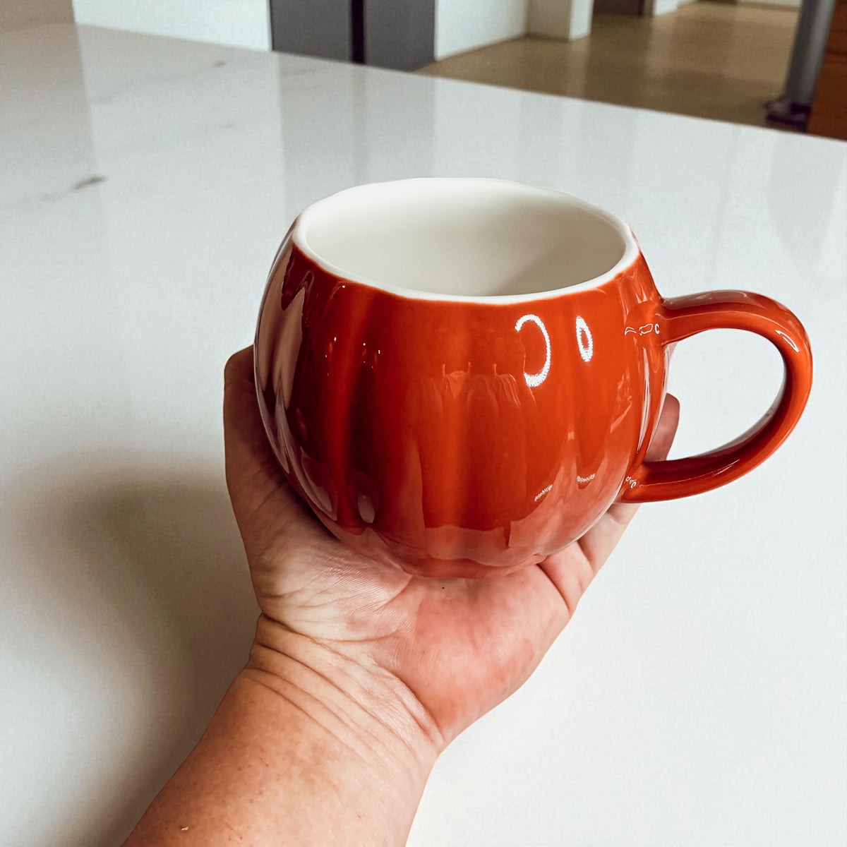 Pumpkin-Shaped Ceramic Coffee Mug – 16.8 oz