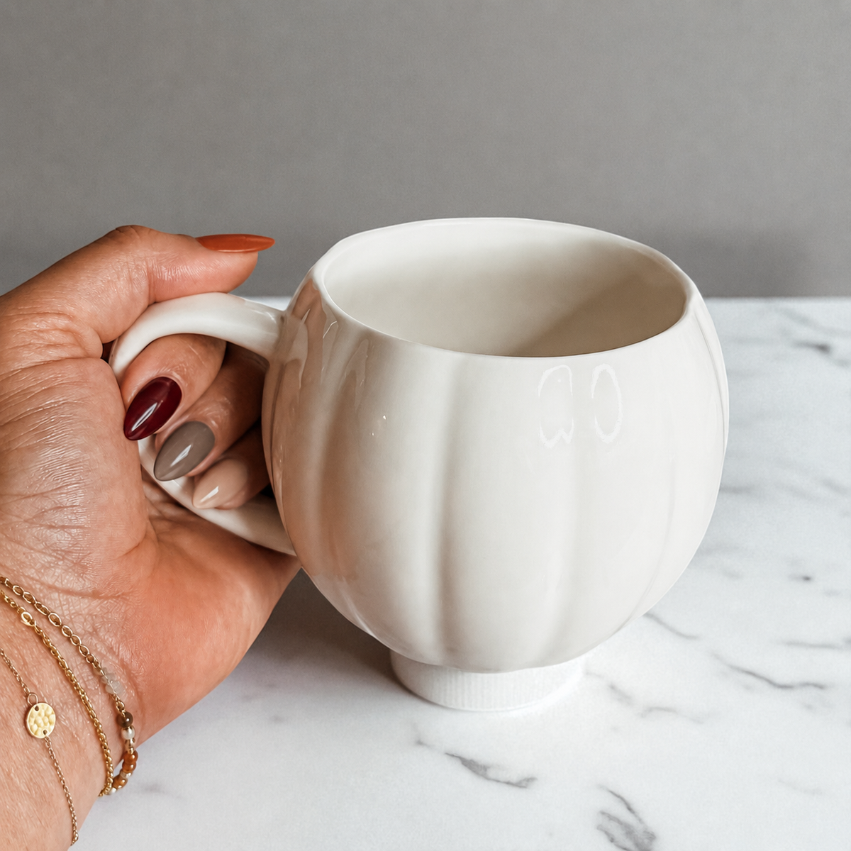 Pumpkin-Shaped Ceramic Coffee Mug – 16.8 oz